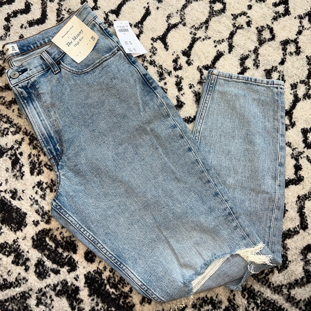 Abercrombie & Fitch Women's Light Blue Skinny Jeans